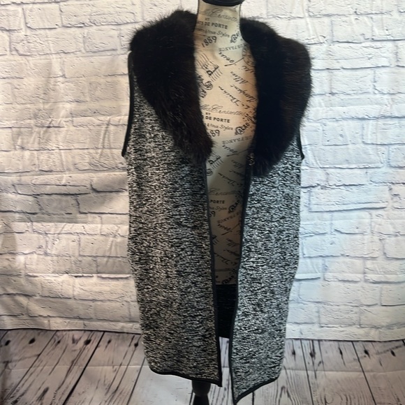 Talbots Faux Fur Trim Boucle Vest NWT Detachable Collar Open Front Size Medium - Picture 4 of 10